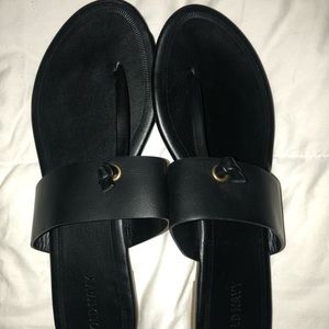 Black flip flops - never been worn